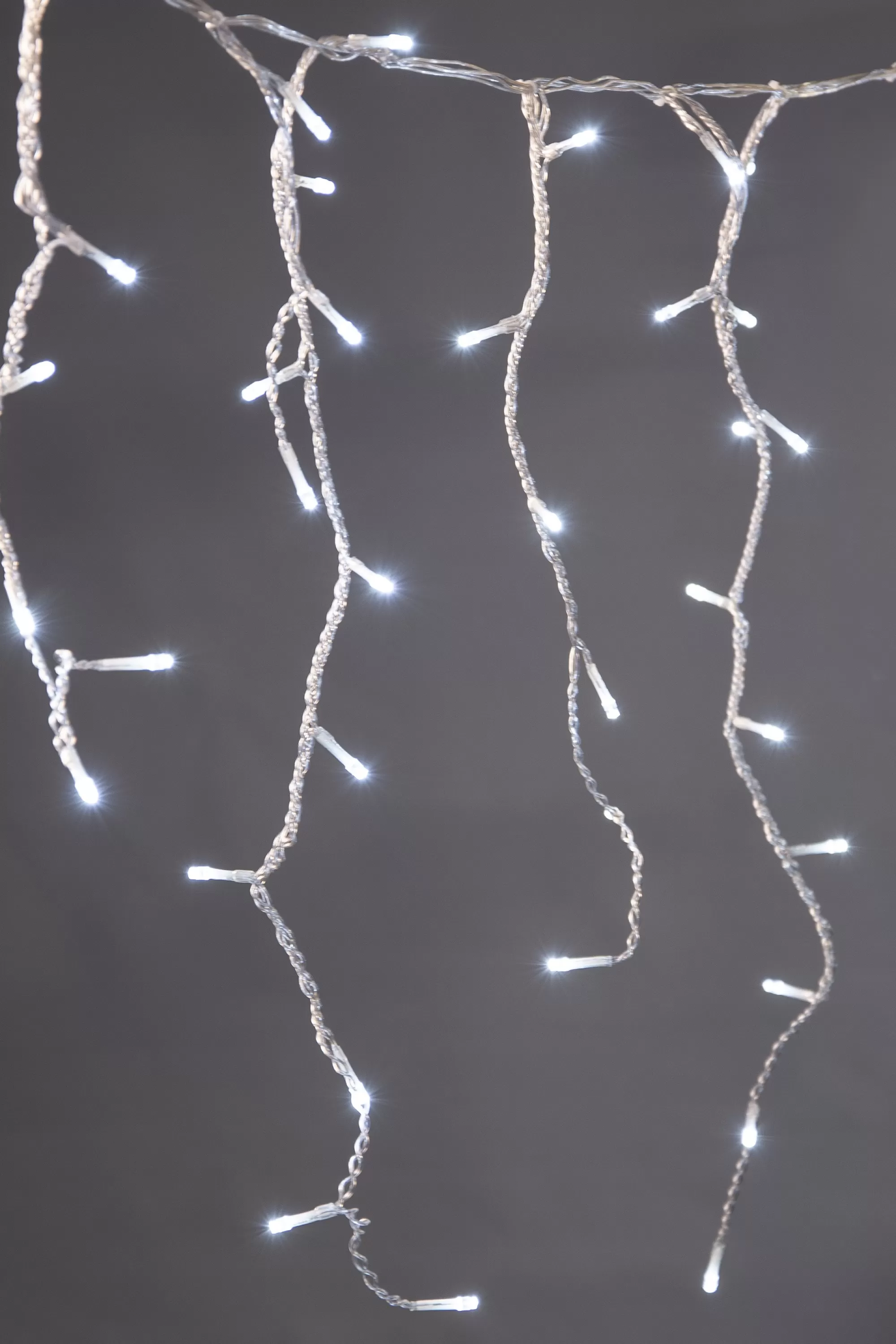 Outlet Christmas Tree World Ctw Clear Cable 720 Led Snowing Icicle Light Set - Bright White W/ 48 Gutter Hooks