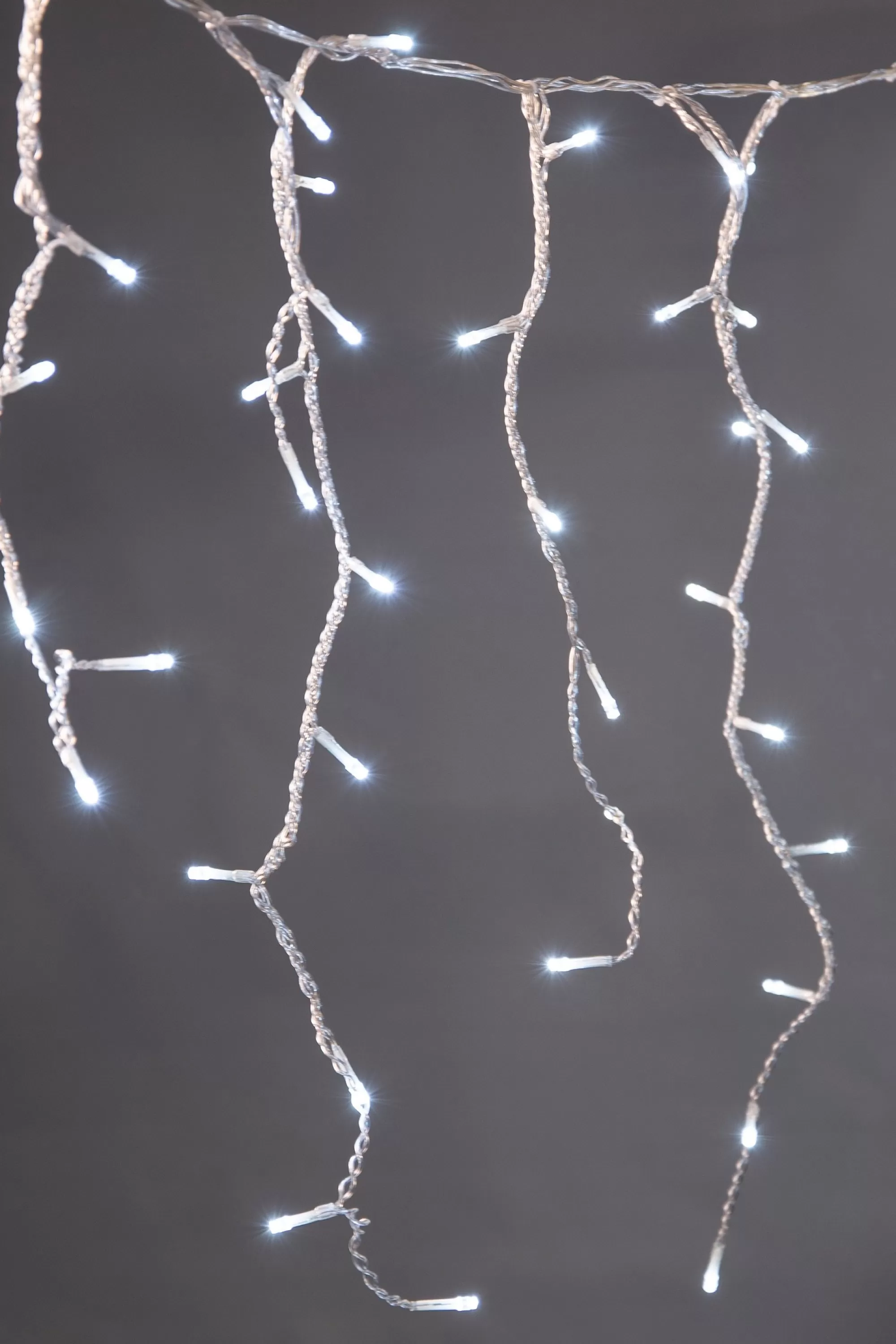 Discount Christmas Tree World Ctw Clear Cable 960 Led Snowing Icicle Light Set - Bright White W/ 64 Gutter Hooks