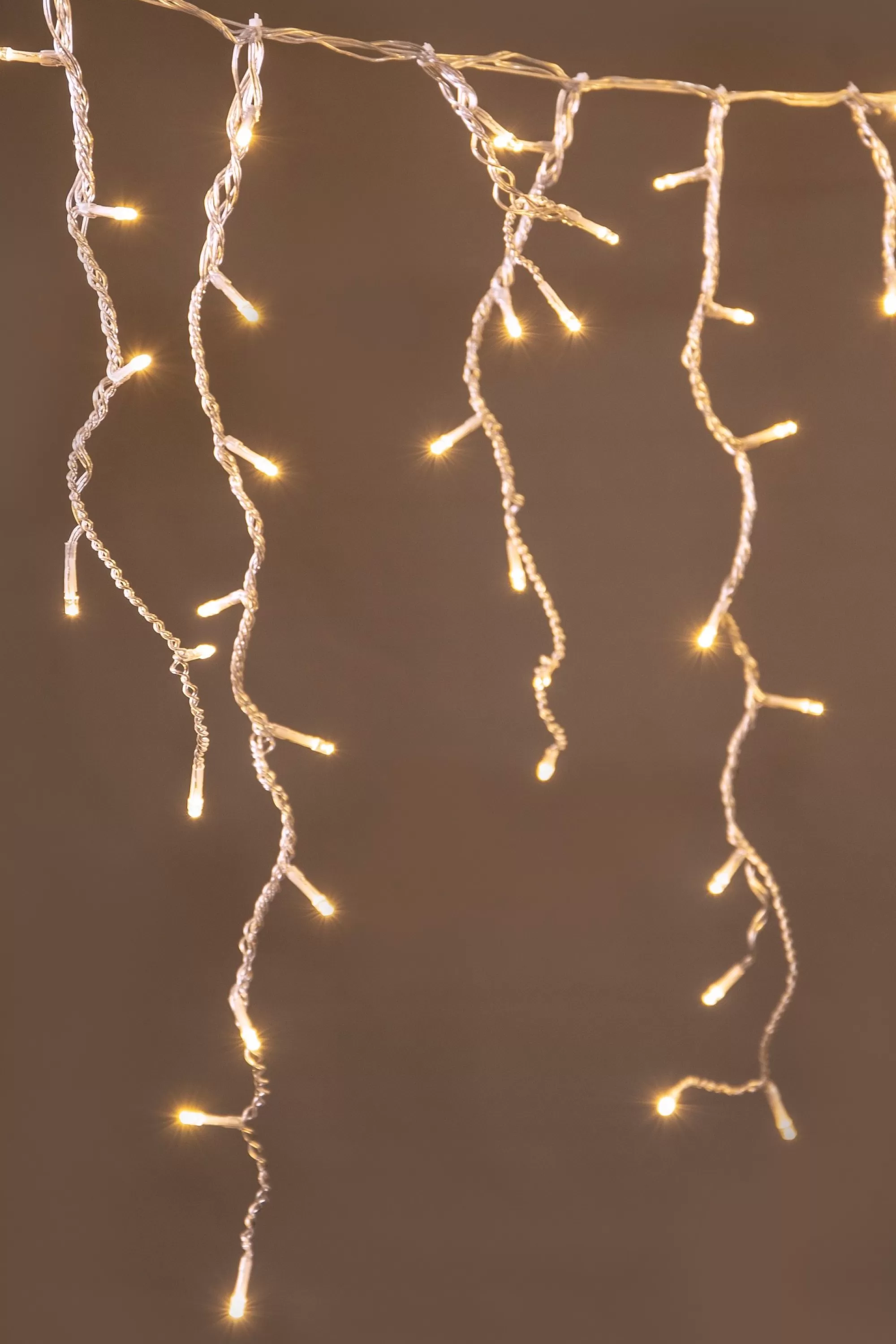 Store Christmas Tree World Ctw Clear Cable 960 Led Snowing Icicle Light Set - Warm White W/ 64 Gutter Hooks