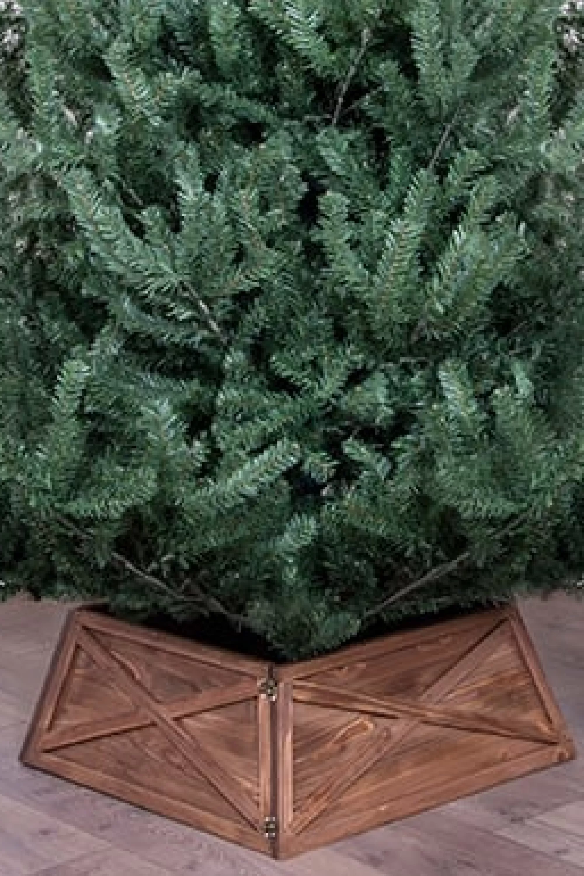 New Christmas Tree World Large Wooden Trapezoid Christmas Tree Skirt (Fits 6Ft-9Ft Trees - 3 Colours Available)