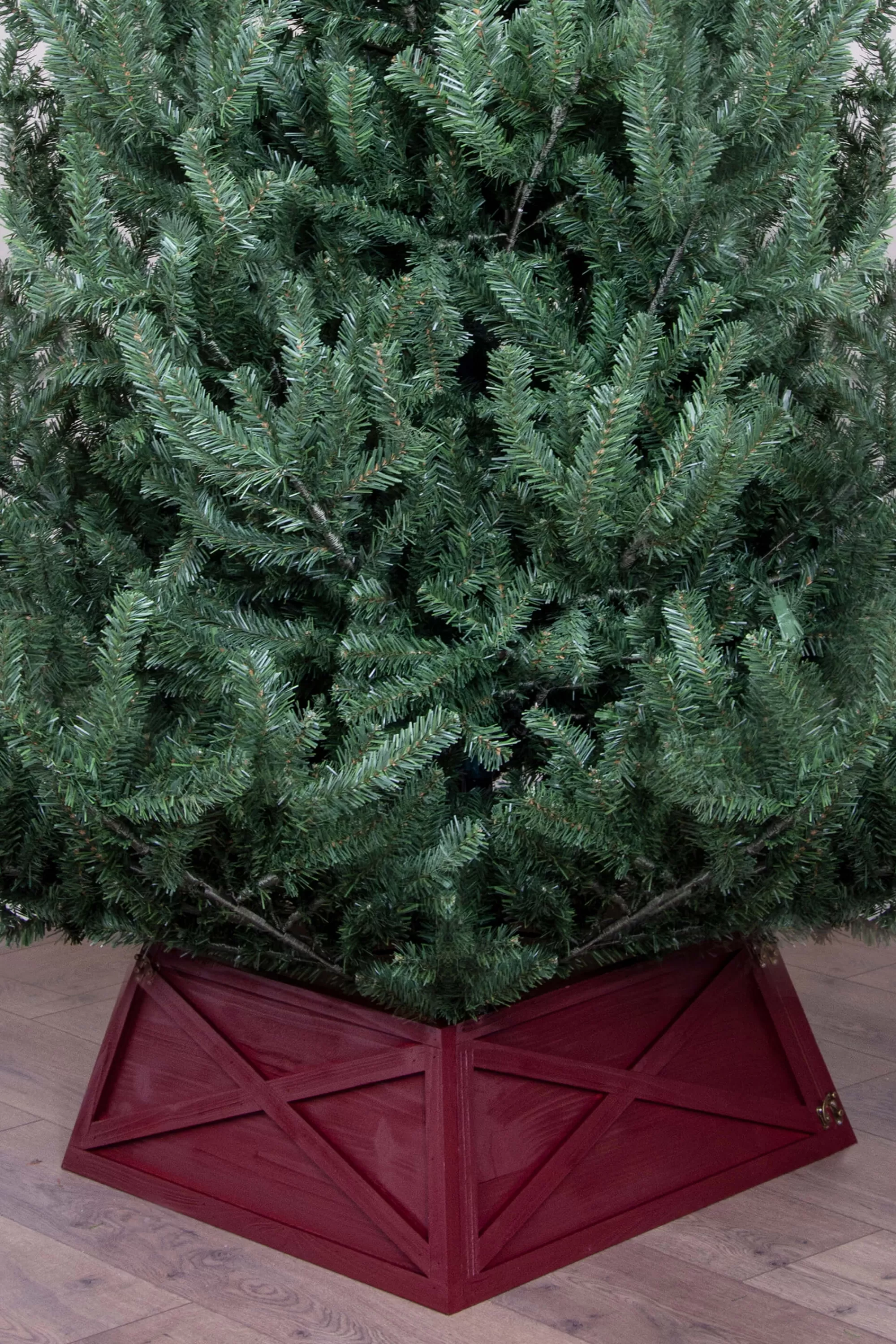 New Christmas Tree World Large Wooden Trapezoid Christmas Tree Skirt (Fits 6Ft-9Ft Trees - 3 Colours Available)