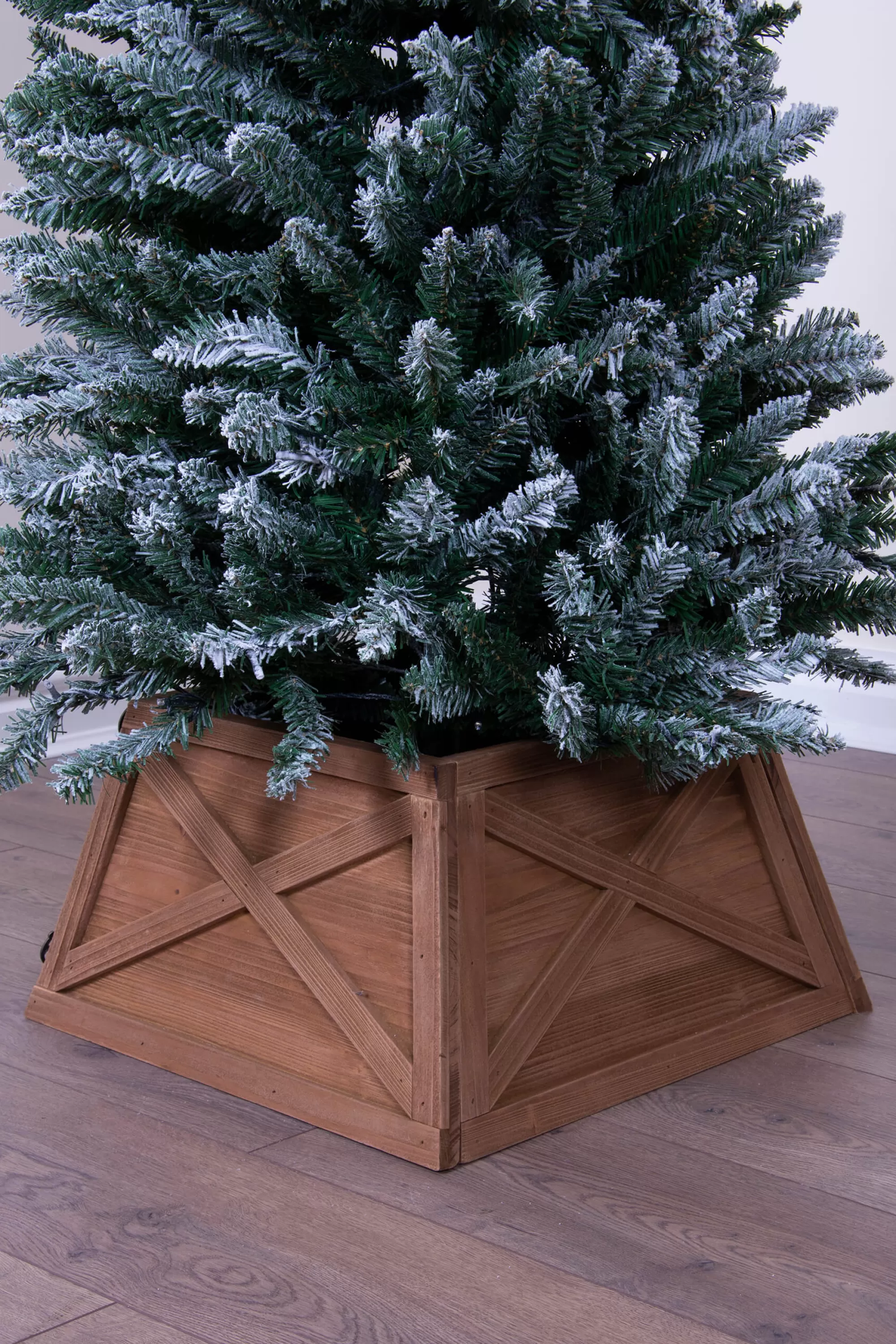 Online Christmas Tree World Natural Brown Wooden Christmas Tree Skirt (Fits 4Ft-6Ft Trees)