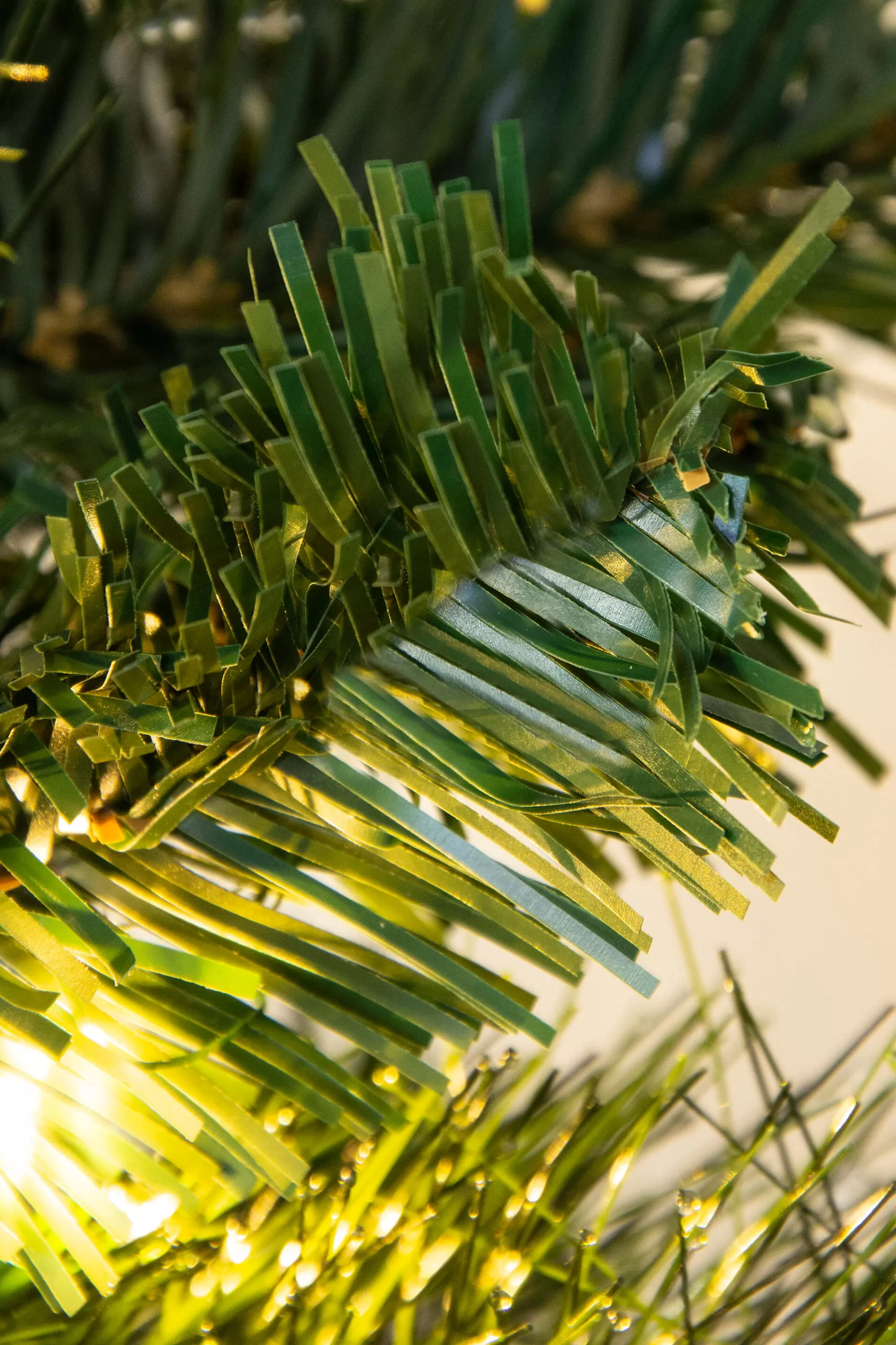 Clearance Christmas Tree World The 3Ft Pre-Lit Majestic Dew Pine Potted Tree (Outdoor)