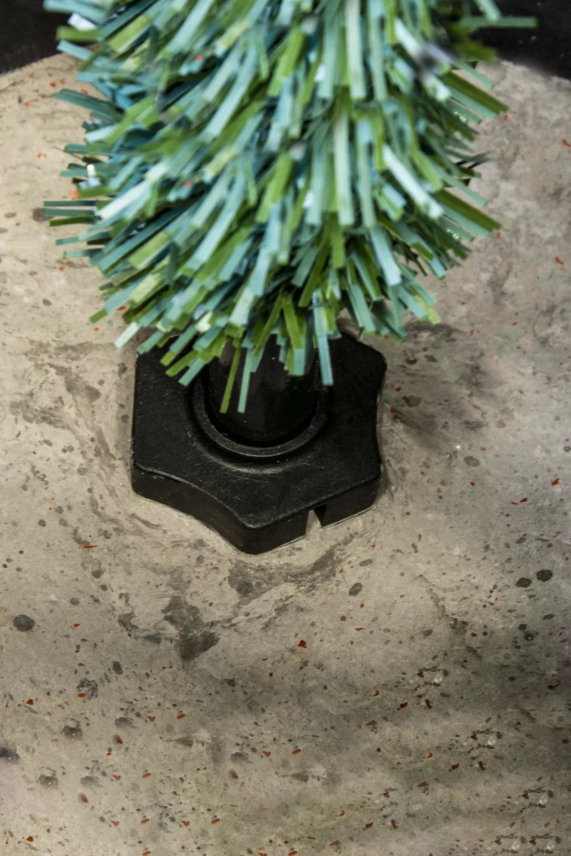 Cheap Christmas Tree World The 4Ft Pre-Lit Cairngorm Pine Potted Tree (Outdoor)