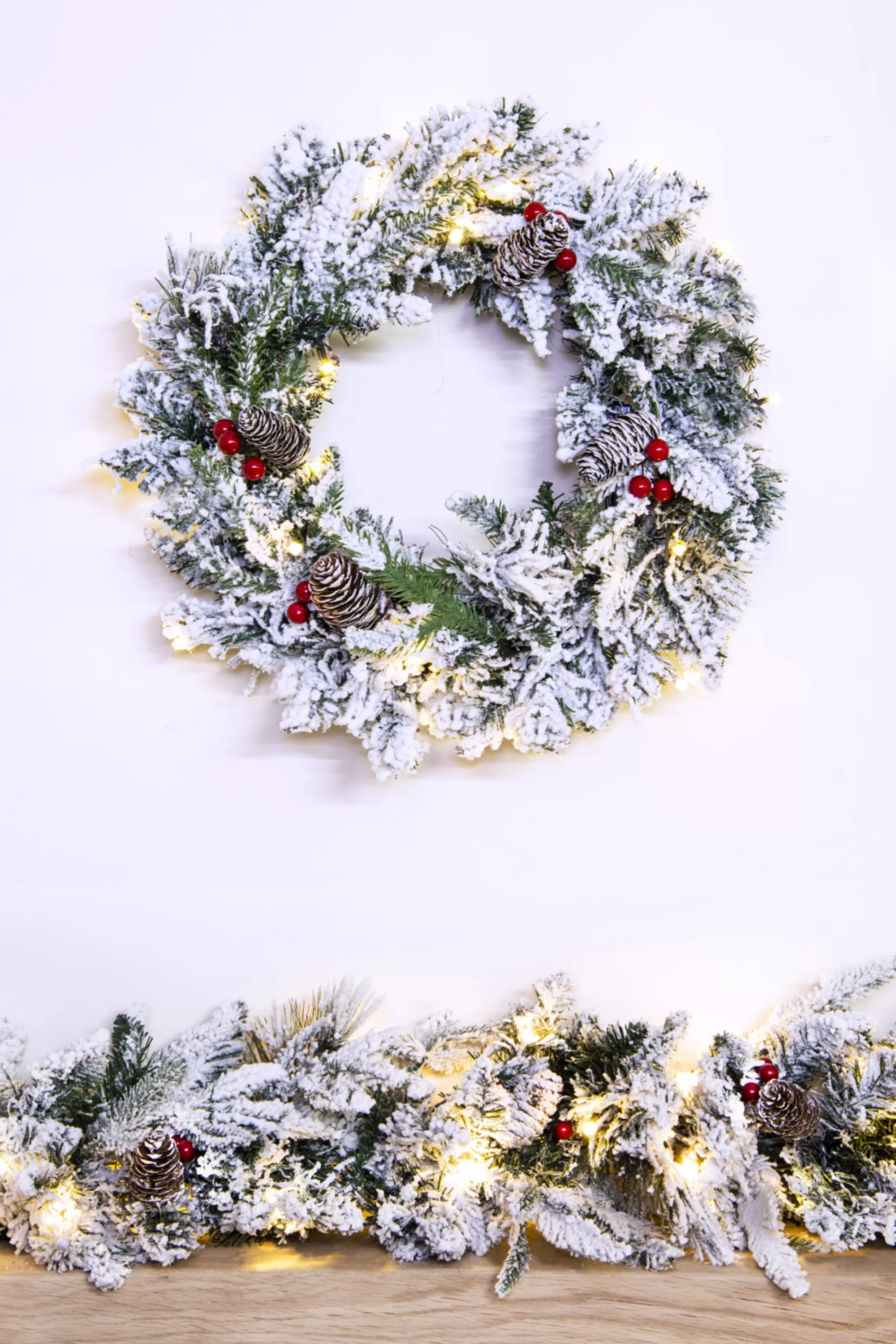 Flash Sale Christmas Tree World The Pre-Lit 45Cm Snowy Alpine Wreath