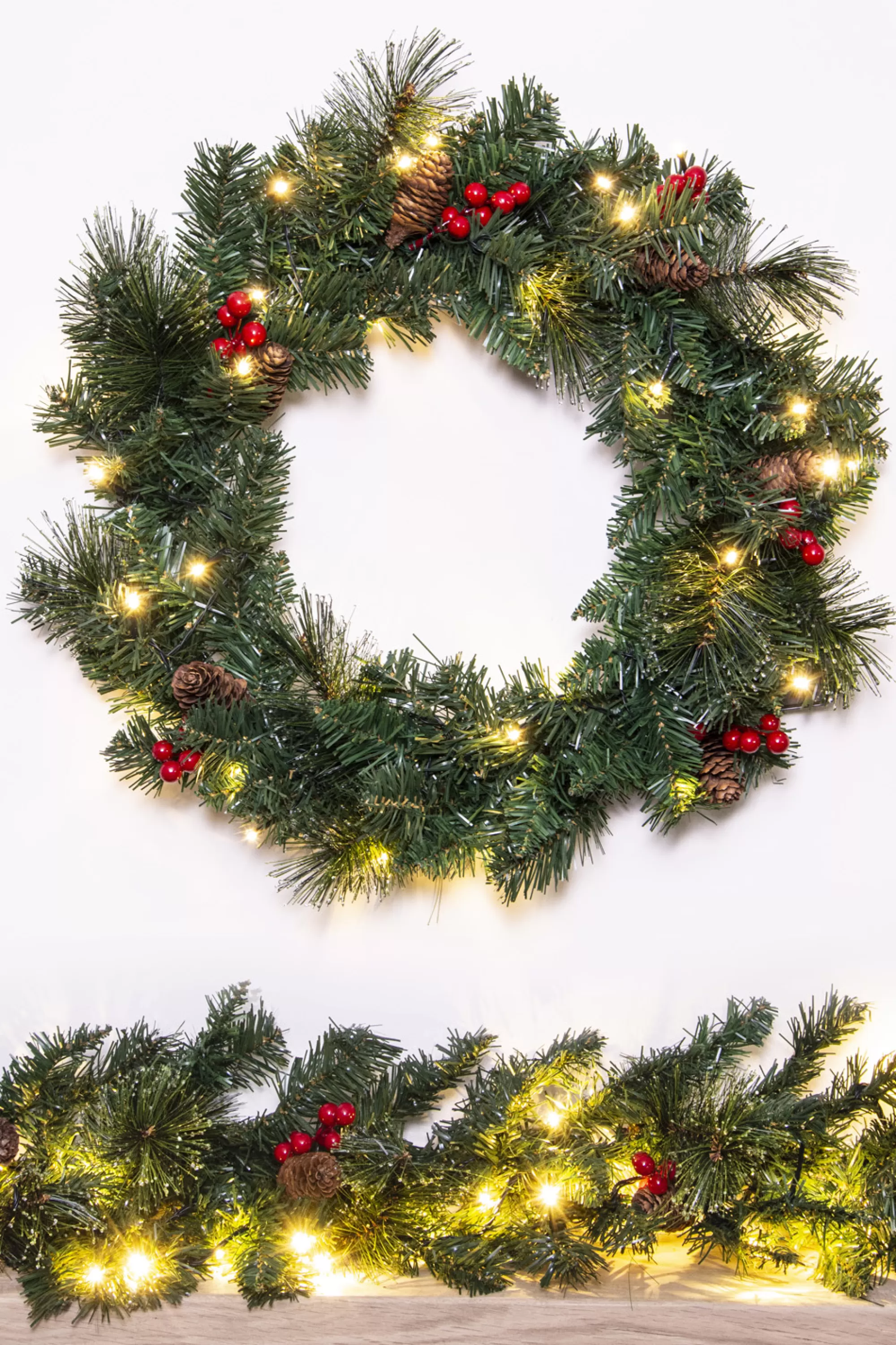 Flash Sale Christmas Tree World The Pre-Lit 60Cm Majestic Dew Pine Wreath