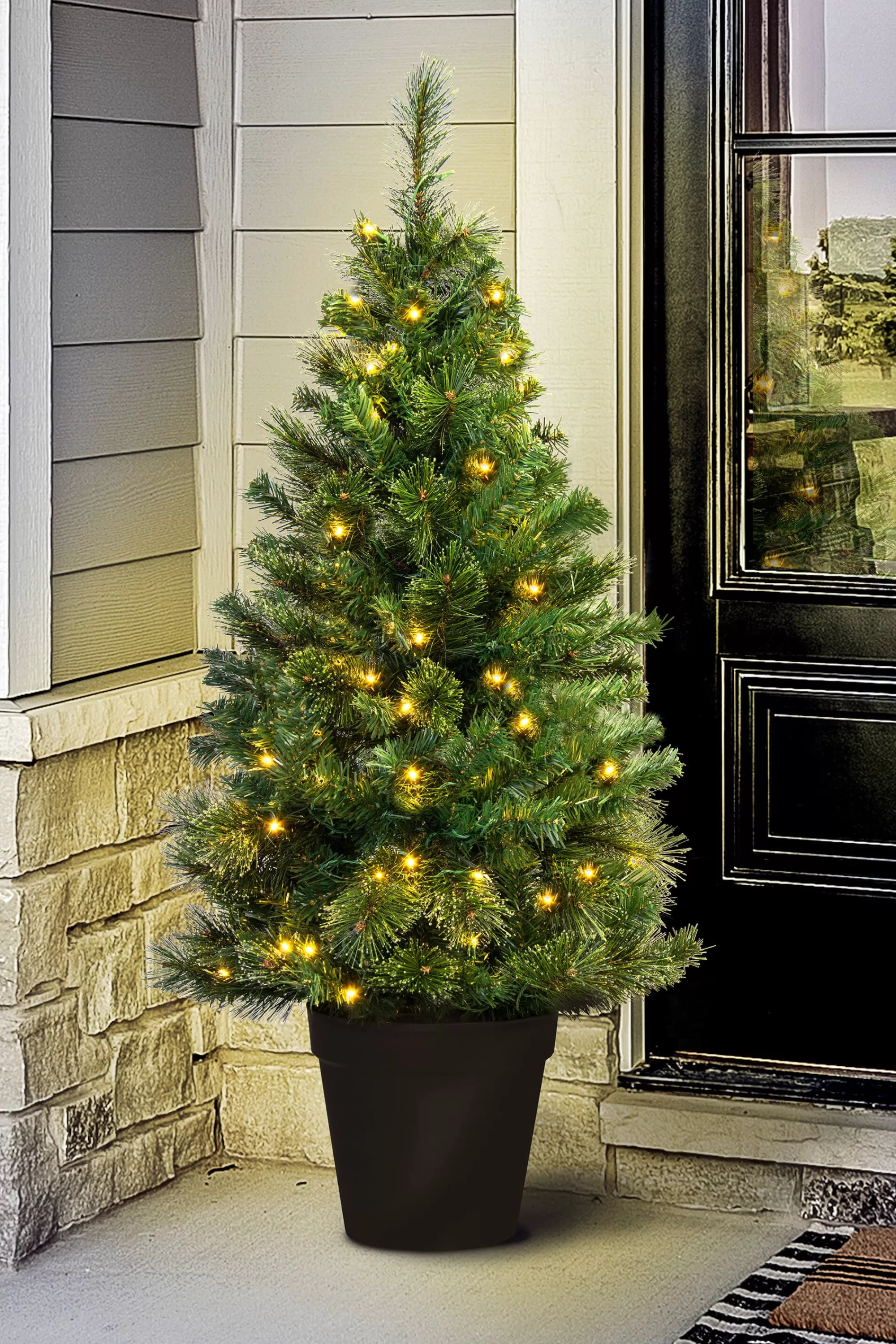 New Christmas Tree World The Pre-Lit Majestic Dew Pine Potted Tree (3Ft To 4Ft)