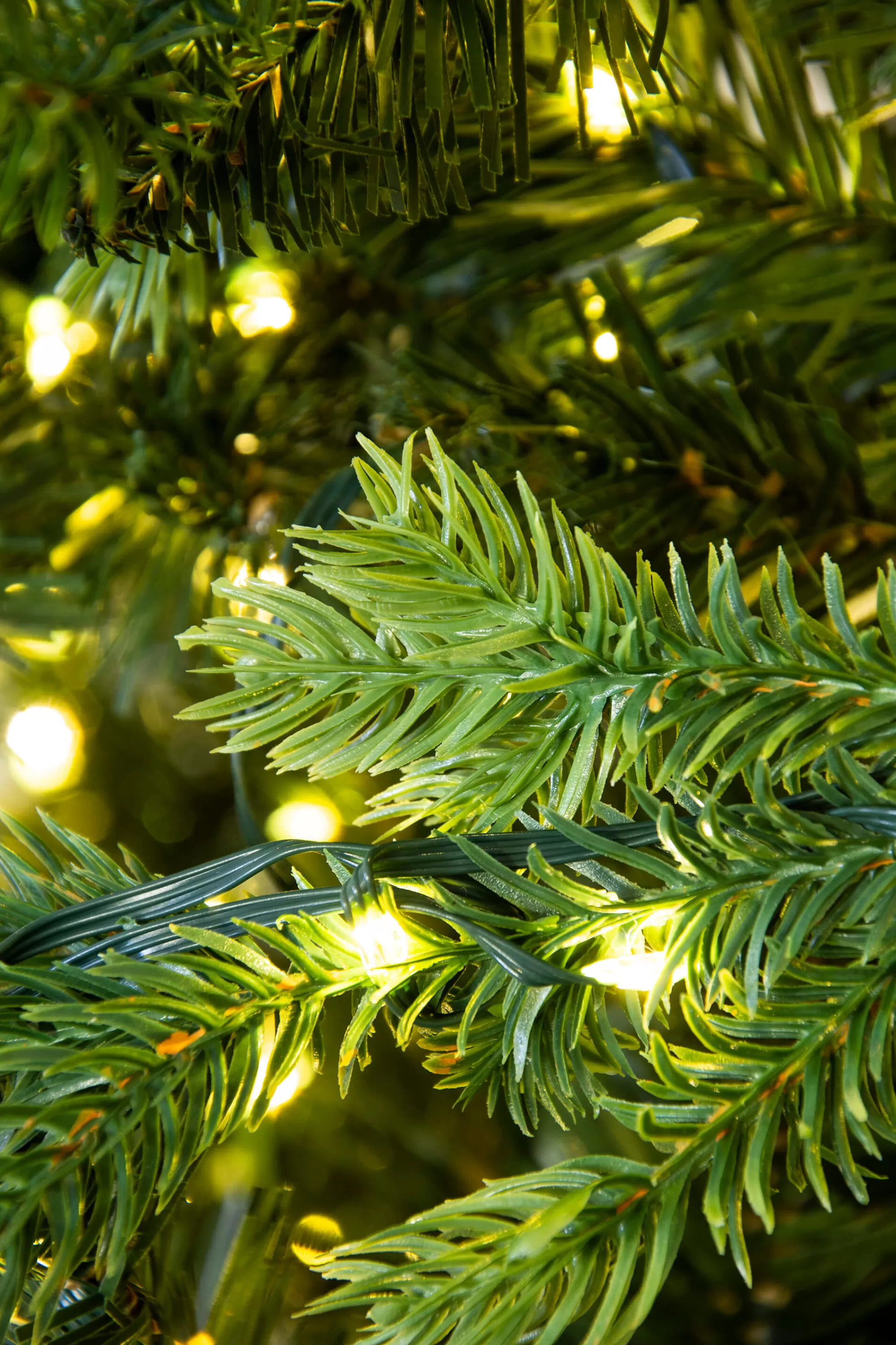Discount Christmas Tree World The Ultra-Lit Montagna Fir Tree (6Ft To 8Ft)