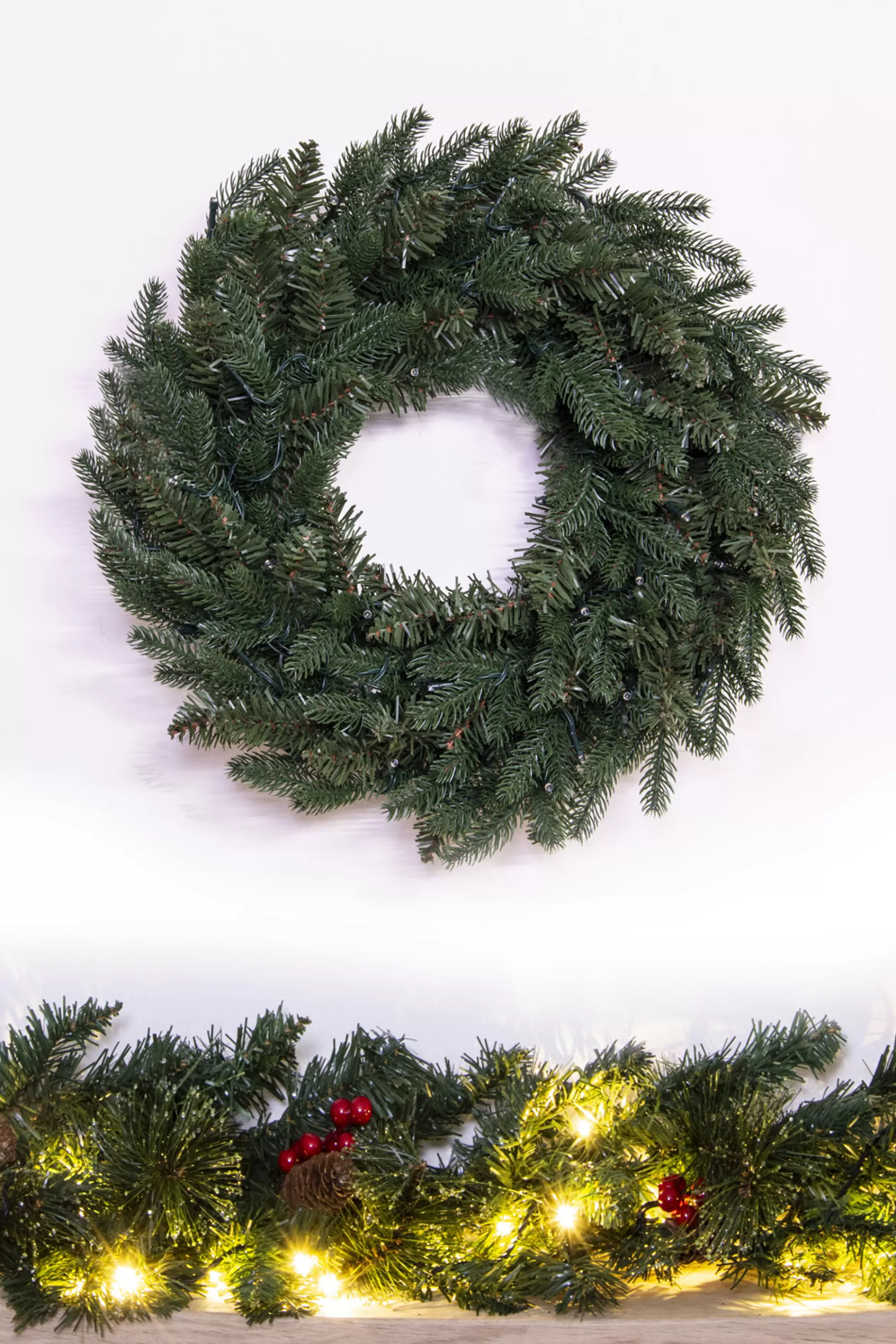 the_vivace_pine_wreath_50cm60cm_2.webp Fashion Christmas Tree World The Vivace Pine Wreath (50Cm-60Cm)