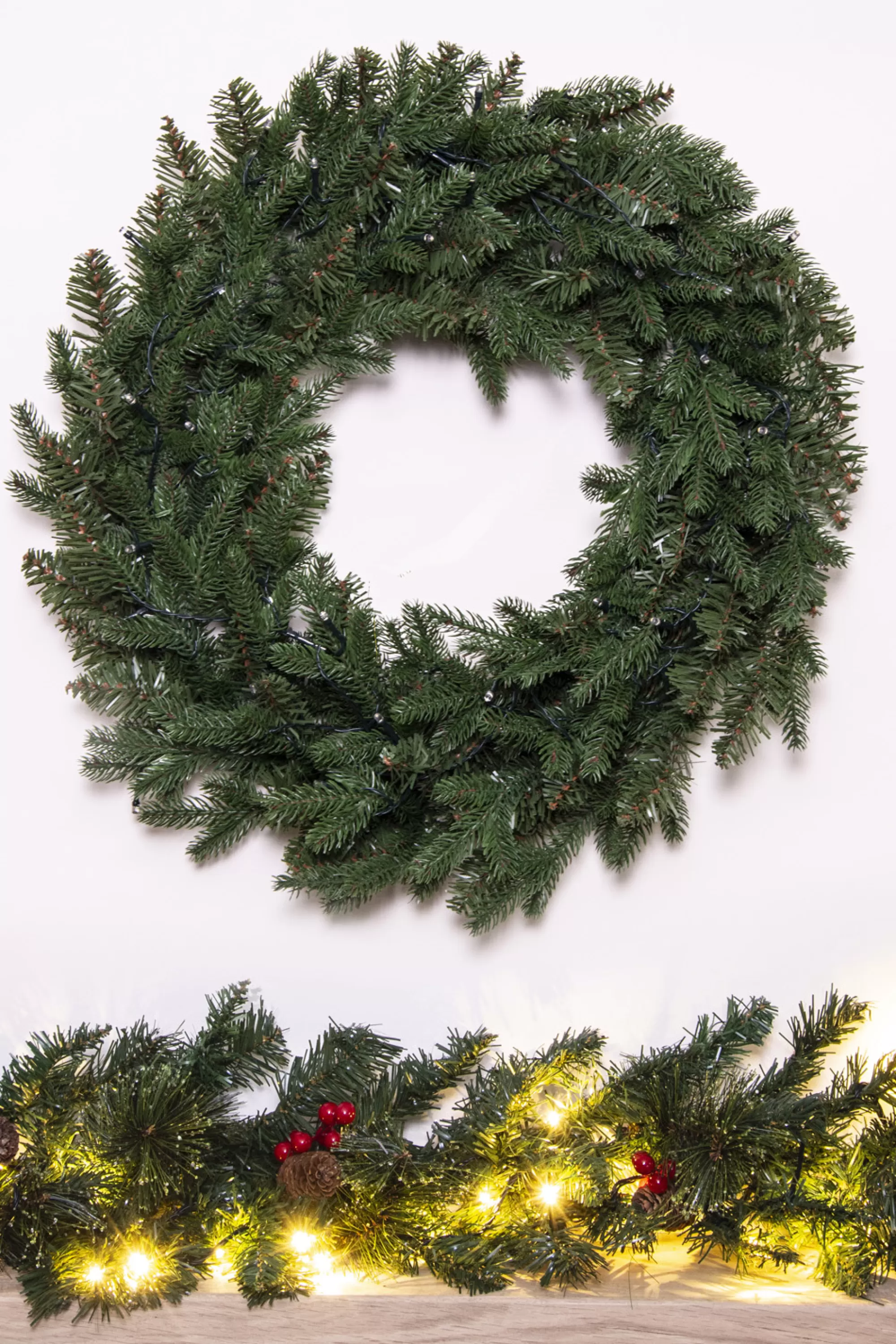 the_vivace_pine_wreath_50cm60cm_3.webp Fashion Christmas Tree World The Vivace Pine Wreath (50Cm-60Cm)
